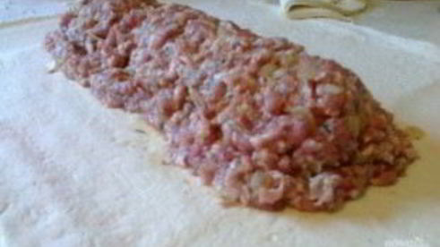 мясной пирог из слоеного теста