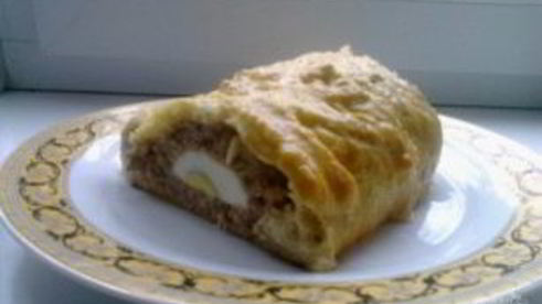 мясной пирог из слоеного теста
