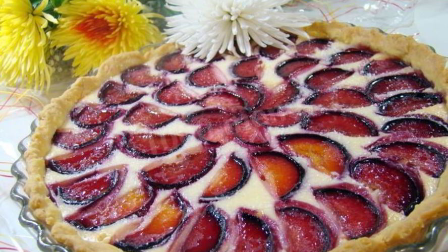 Рецепт песочного пирога со свежей сливой