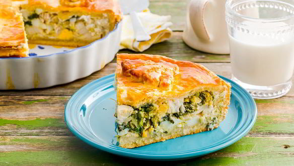 Рецепт Пирога с белой рыбой, анчоусами и луком-пореем