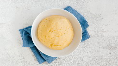 пирог с белой рыбой, анчоусами и луком-пореем