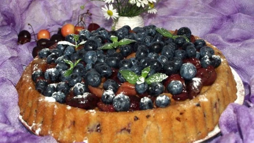 Рецепт пирога с черешней, голубикой и десертным вином