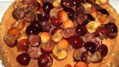 пирог с черешней, голубикой и десертным вином