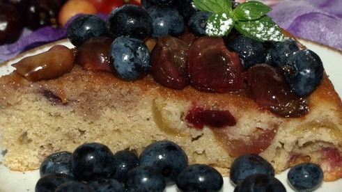 пирог с черешней, голубикой и десертным вином