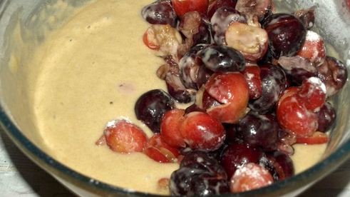 пирог с черешней, голубикой и десертным вином