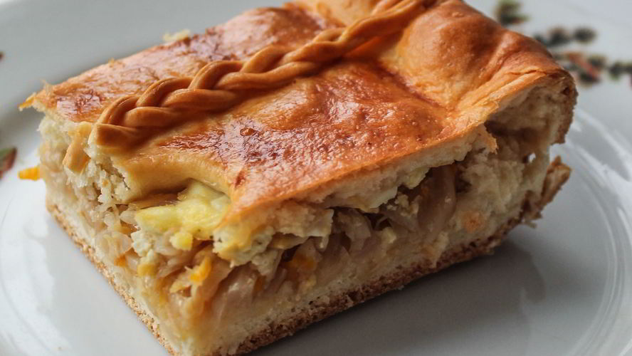 Рецепт пирог с капустой, луком-пореем и яйцом