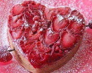 Пирог с клубникой ко Дню влюбленных