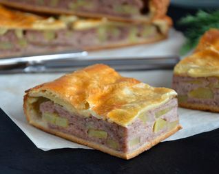 Пирог с куриным фаршем в духовке