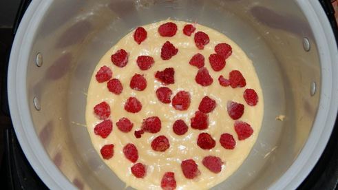 пирог с малиной в мультиварке