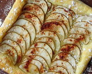 Слоеный пирог с грушей