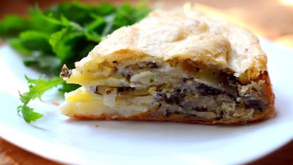 Рецепт Слоеного пирога с картошкой и голубым сыром