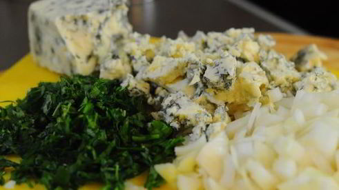 слоеный пирог с картошкой и голубым сыром