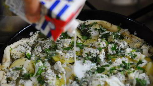 слоеный пирог с картошкой и голубым сыром