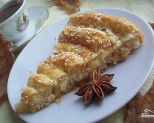 Слоеный пирог с сыром