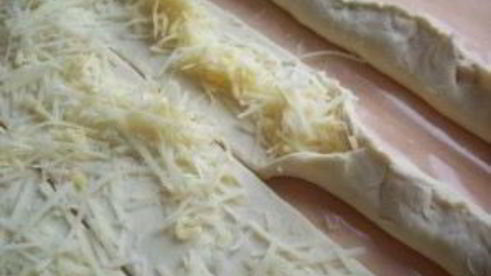 слоеный пирог с сыром