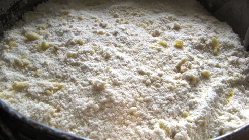 слоеный пирог с творогом и сладкой заливкой