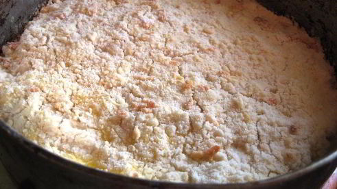 слоеный пирог с творогом и сладкой заливкой