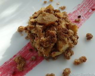 Яблочно-грушевый пирог из запечённых мюсли