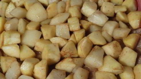 яблочно-грушевый пирог из запечённых мюсли