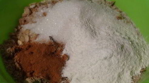 яблочно-грушевый пирог из запечённых мюсли