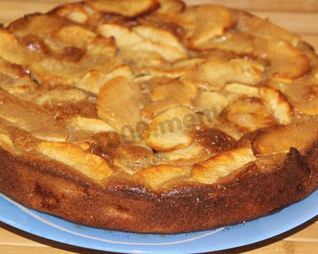 Яблочный заливной пирог с яблоками