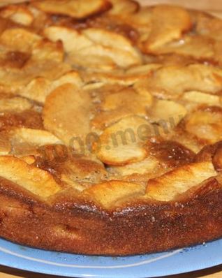 Яблочный заливной пирог с яблоками