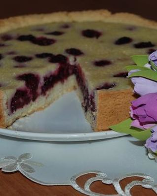 Заливной пирог с ежевикой