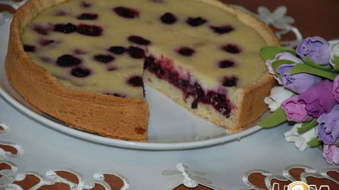 заливной пирог с ежевикой