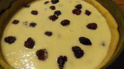 заливной пирог с ежевикой