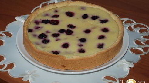 заливной пирог с ежевикой