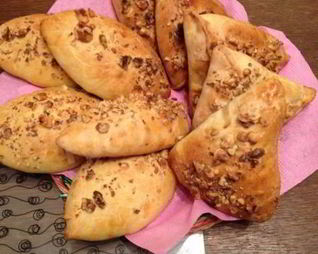 Бездрожжевые пирожки в духовке на кефире с яблоками