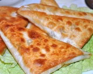 Быстрые пирожки из лаваша с сыром и ветчиной