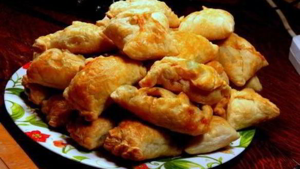 Рецепт Пирожков из слоеного теста с грибами луком, капустой и яйцом