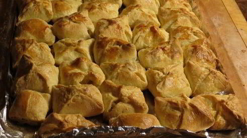 пирожки из слоеного теста с грибами луком, капустой и яйцом