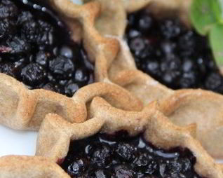 Пирожки с черникой из пресного теста