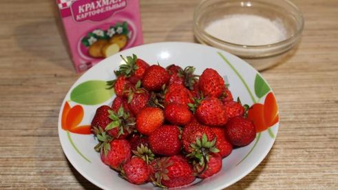 пирожки с клубникой из дрожжевого теста в духовке