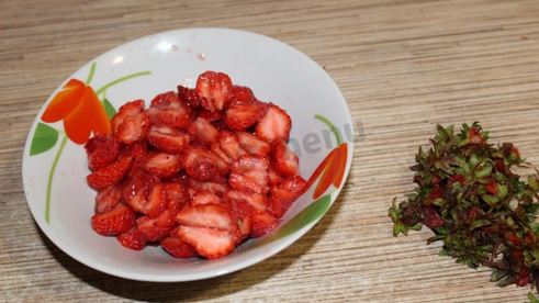 пирожки с клубникой из дрожжевого теста в духовке