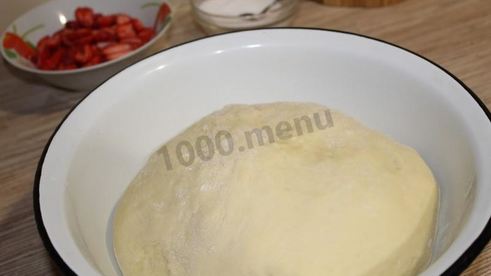 пирожки с клубникой из дрожжевого теста в духовке
