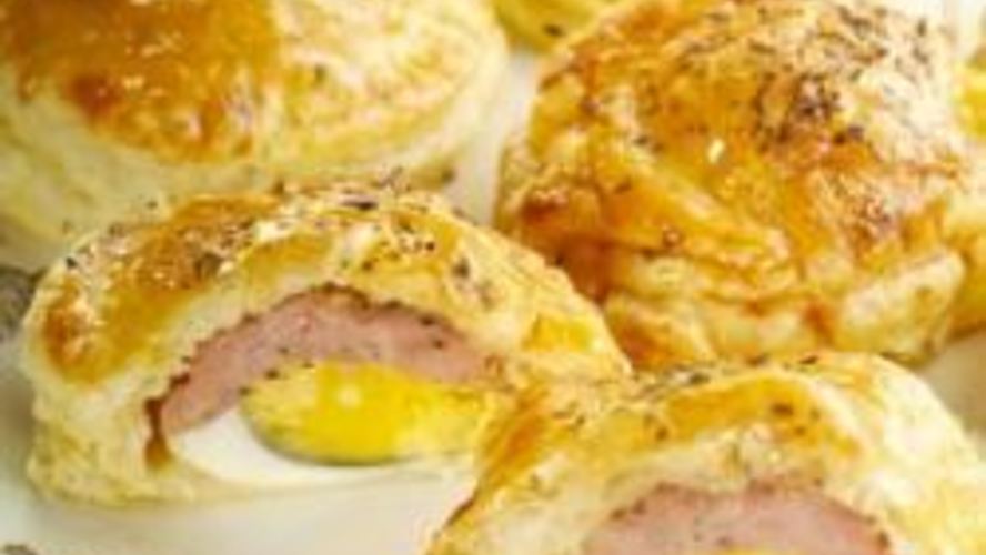 Рецепт пирожков с колбасоя и яйцома