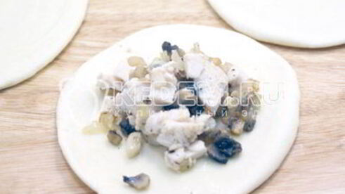 пирожки с курицей и грибами