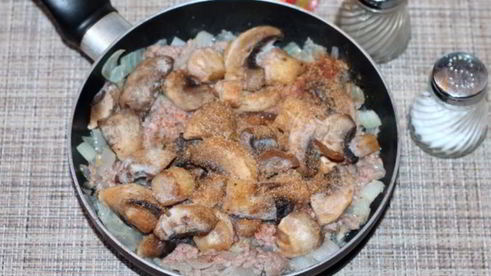 пирожки с мясным фаршем и грибами