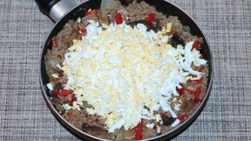 пирожки с мясным фаршем и грибами