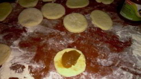 пирожки с повидлом на сковороде