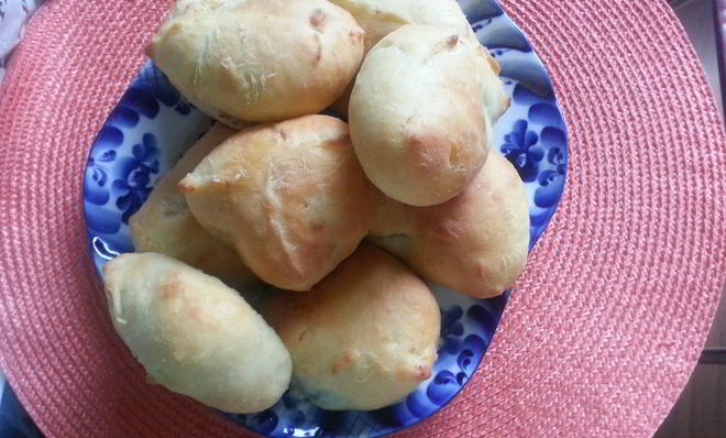 Пирожки с рисом и изюмом