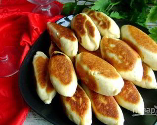 Пирожки с рисом из дрожжевого теста