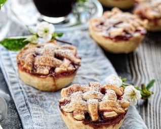 Пирожки с вишней