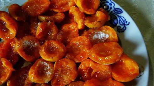 сладкие печеные пирожки с абрикосами