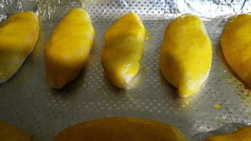 сладкие печеные пирожки с абрикосами