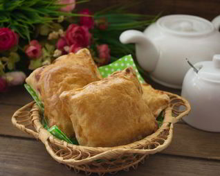 Слоеные пирожки с грибами