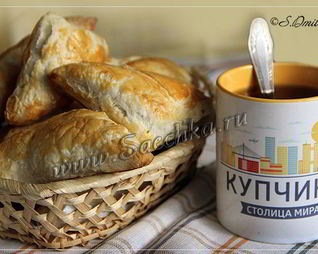 Слоеные пирожки с мясом